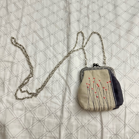 NWOT Hearts embroidery coin purse with crossbody chain. Handmade item. - Picture 3 of 4